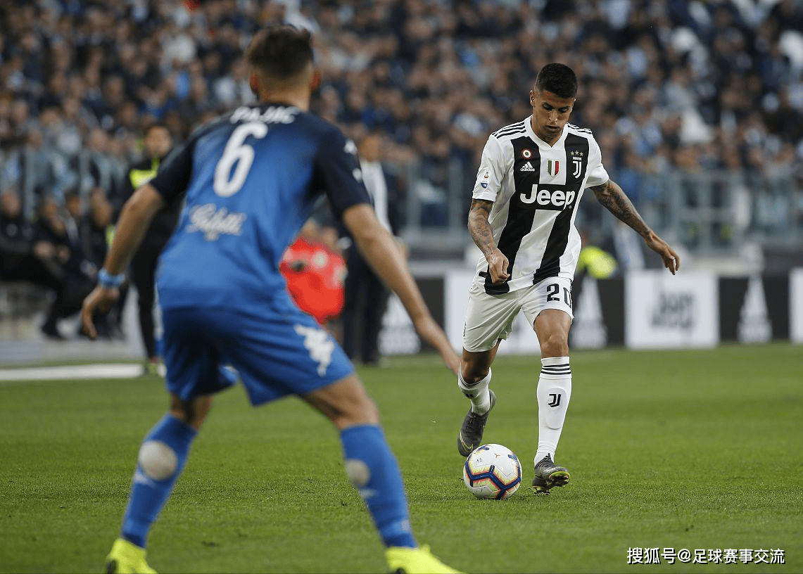 足球比赛全球狂热，踢球运动成为多数人的热爱