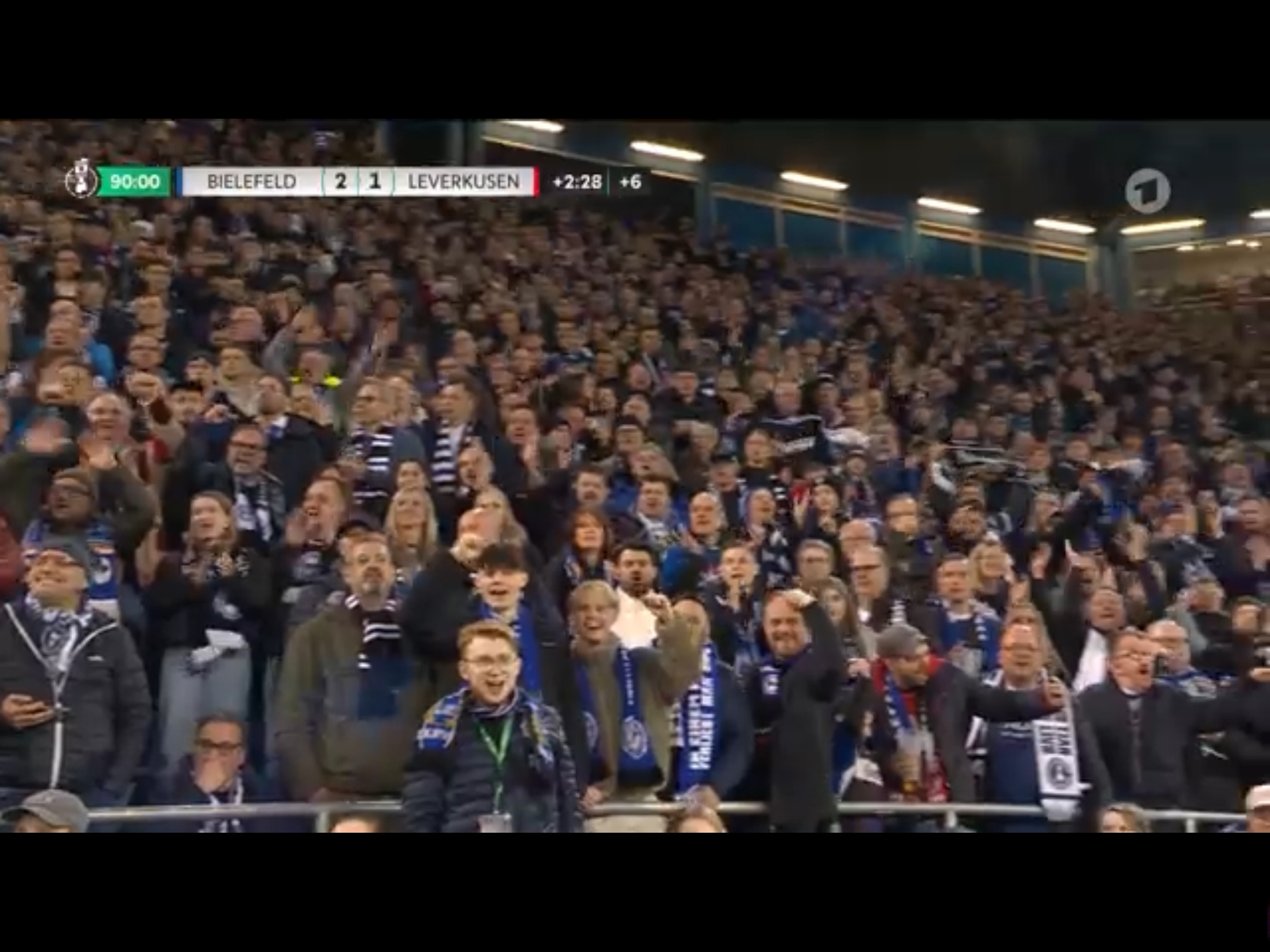 包含德罗巴意外战胜塞尔维亚队,重返赛场引爆全场!赛场气氛高涨的词条