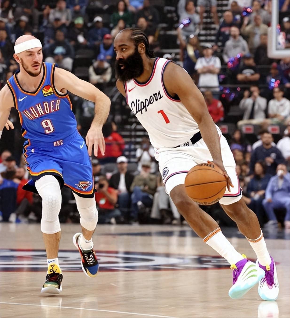 浓眉哥在澳大利亚队比赛中最后时刻胜出,表现优异引发热议!赛场气氛高涨的简单介绍